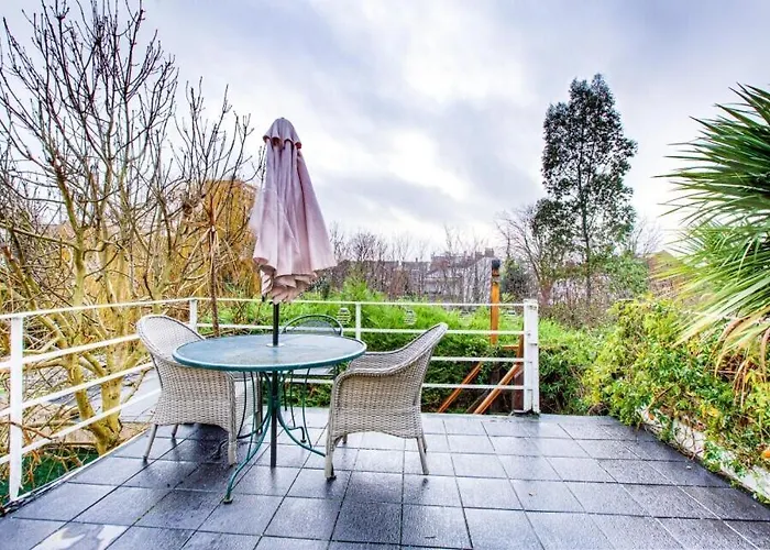 Entire Studio With Private Parking And Balcony