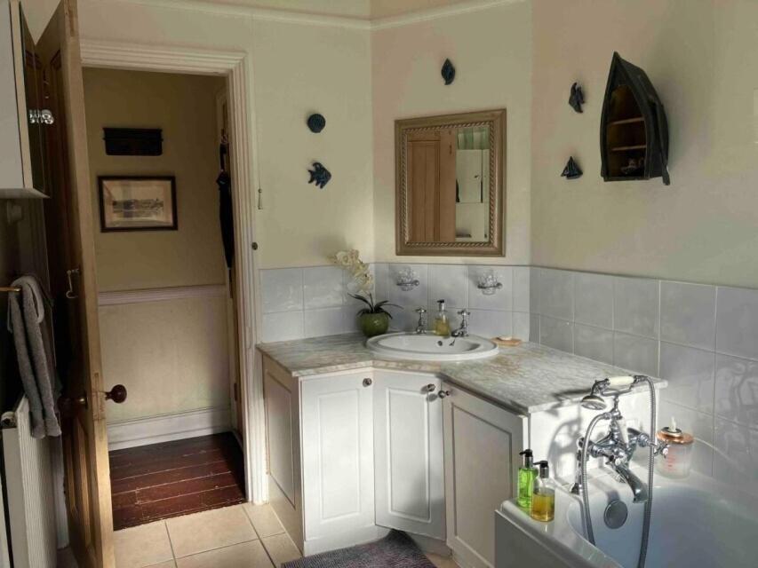 Entire With Private Parking And Balcony