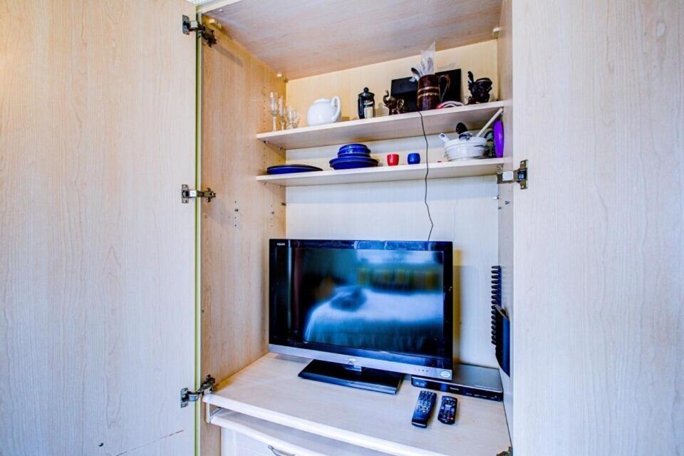 Entire With Private Parking And Balcony