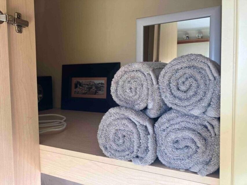 Entire With Private Parking And Balcony Apartment *