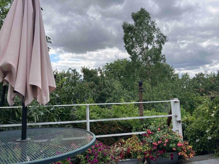 Entire With Private Parking And Balcony *