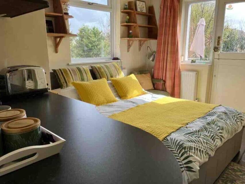Entire With Private Parking And Balcony Apartment Southend-on-Sea