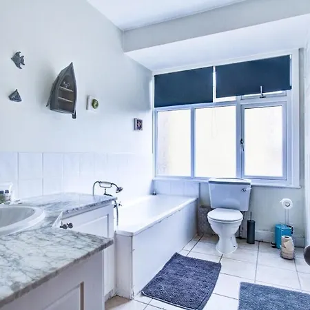 Entire Studio With Private Parking And Balcony Southend-on-Sea Exterior foto